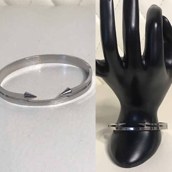 ❌SOLD!❌ Bracelet Double Pointed cone Bangle - Picture 2 of 5